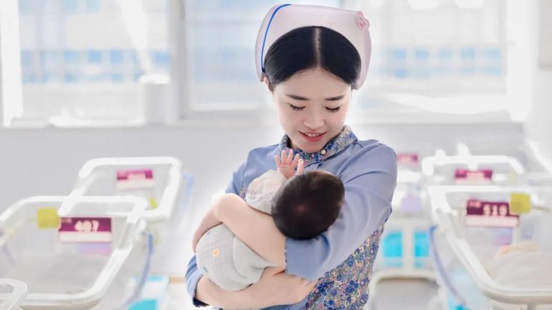 月嫂入户，育儿路上的贴心助手